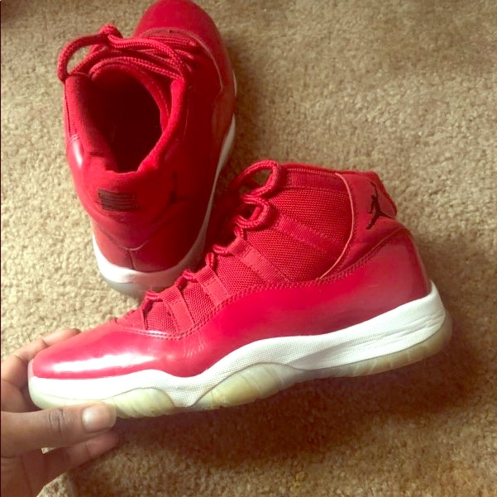 Jordan 11 all red size 9.5